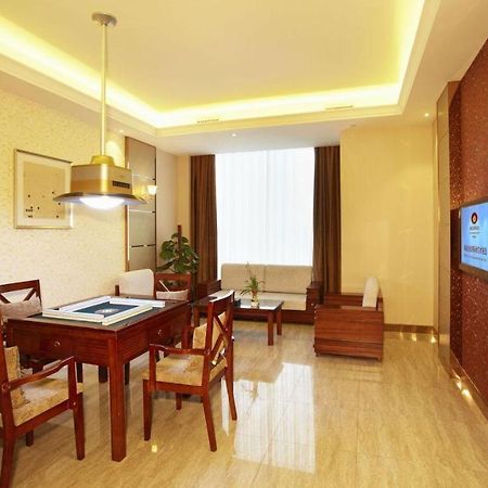 ווהאן Eurasia Convention International Hotel מראה חיצוני תמונה