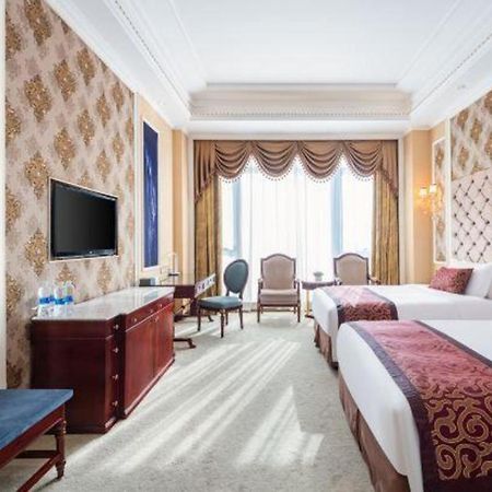 ווהאן Eurasia Convention International Hotel מראה חיצוני תמונה