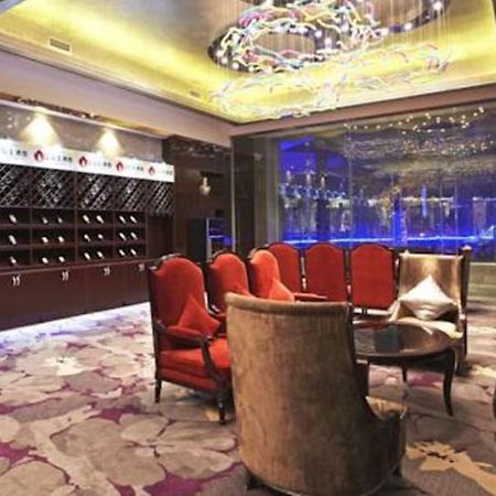 ווהאן Eurasia Convention International Hotel מראה חיצוני תמונה