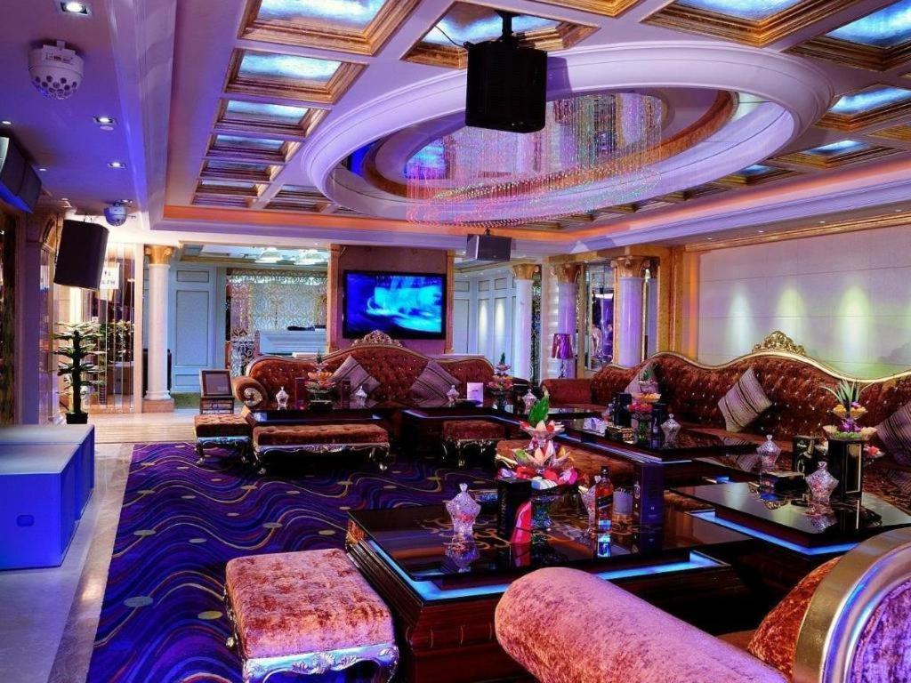 ווהאן Eurasia Convention International Hotel מראה חיצוני תמונה