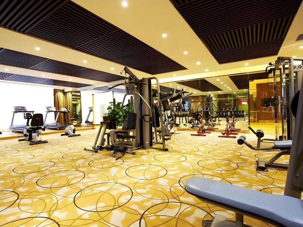 ווהאן Eurasia Convention International Hotel מראה חיצוני תמונה