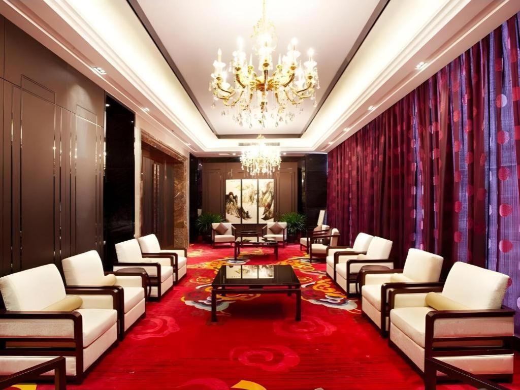 ווהאן Eurasia Convention International Hotel מראה חיצוני תמונה