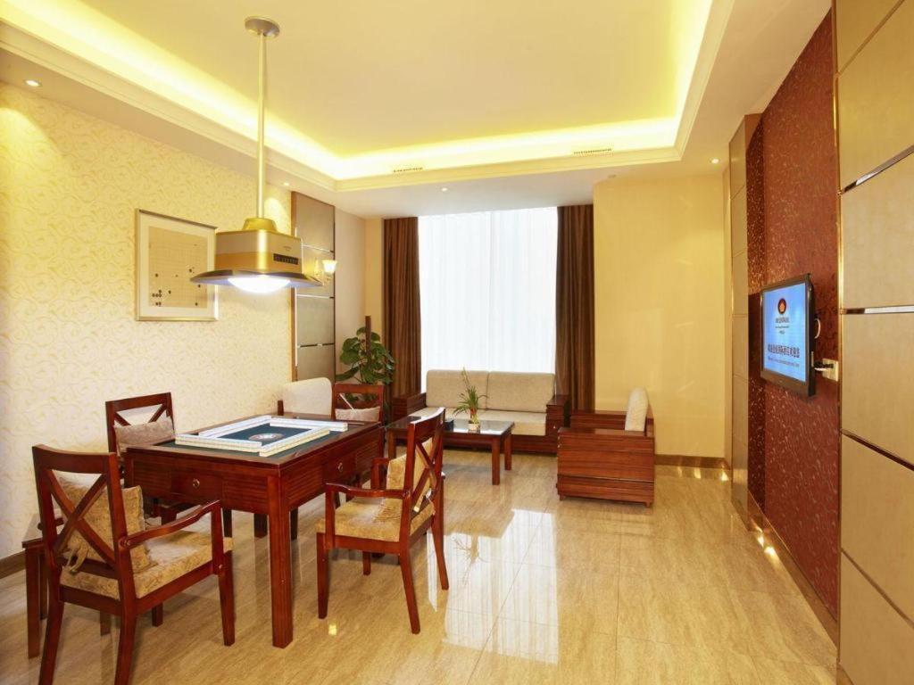 ווהאן Eurasia Convention International Hotel מראה חיצוני תמונה