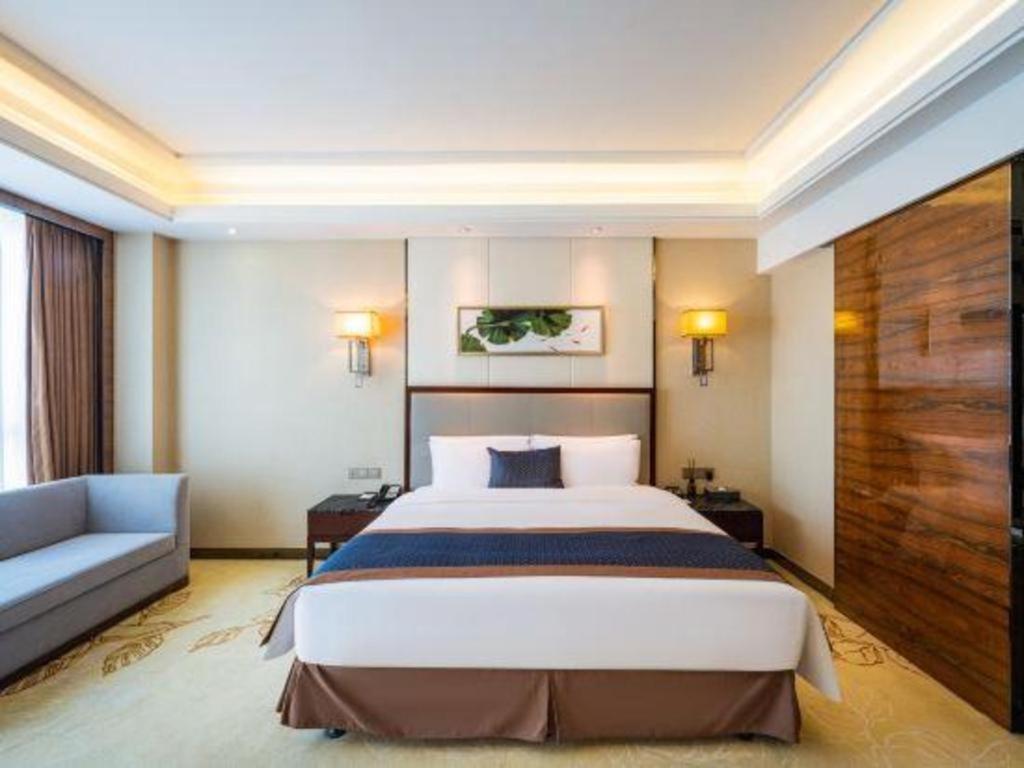 ווהאן Eurasia Convention International Hotel מראה חיצוני תמונה