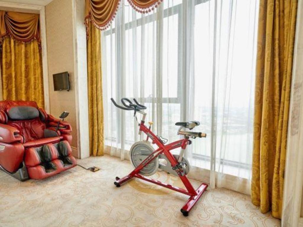 ווהאן Eurasia Convention International Hotel מראה חיצוני תמונה