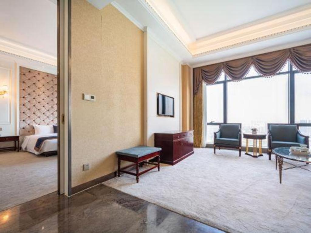 ווהאן Eurasia Convention International Hotel מראה חיצוני תמונה