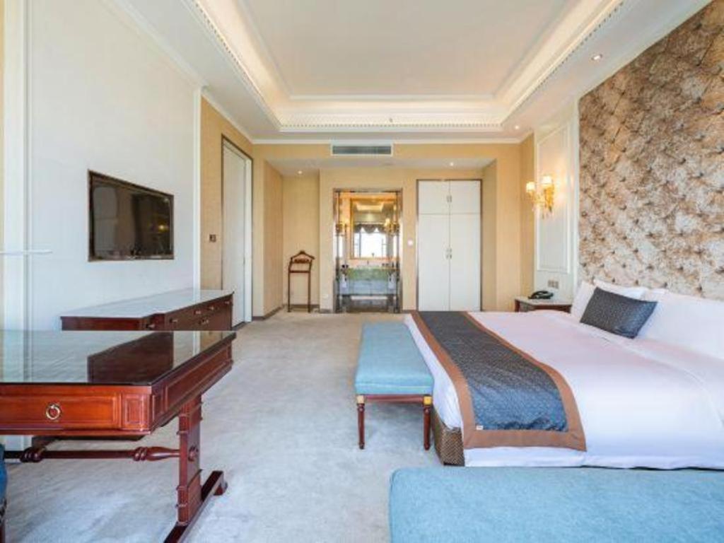 ווהאן Eurasia Convention International Hotel מראה חיצוני תמונה