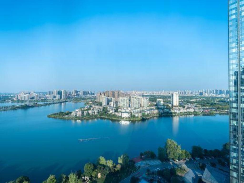 ווהאן Eurasia Convention International Hotel מראה חיצוני תמונה
