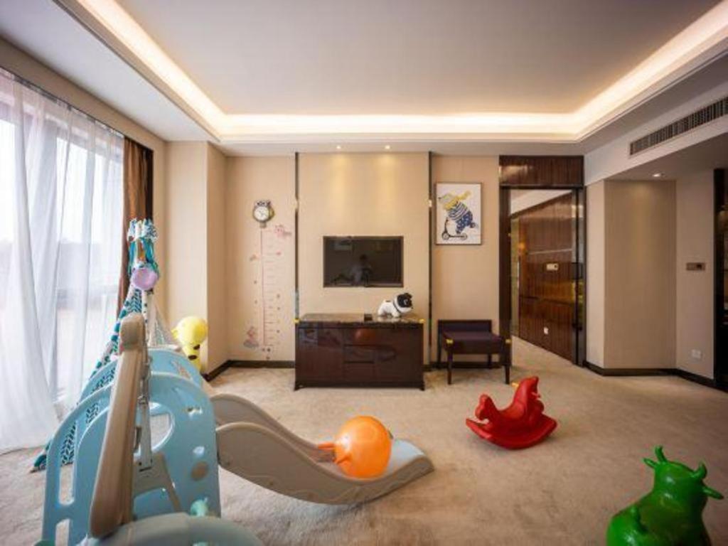 ווהאן Eurasia Convention International Hotel מראה חיצוני תמונה