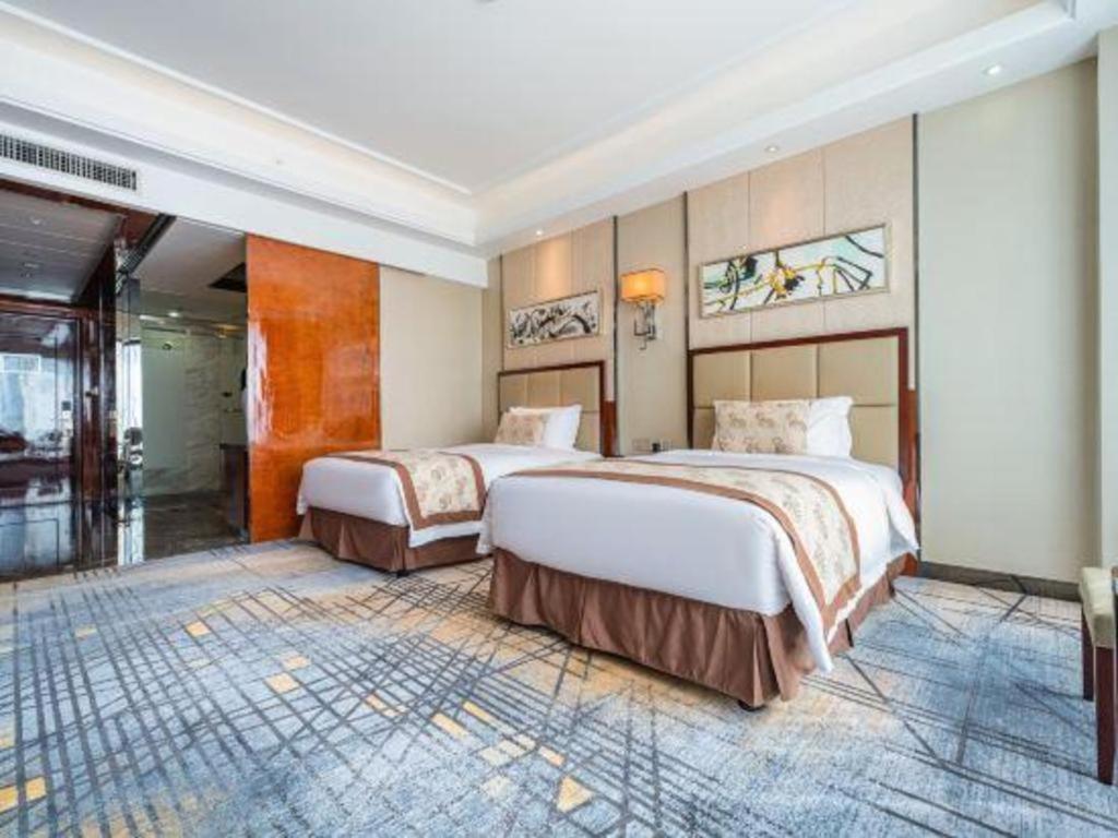 ווהאן Eurasia Convention International Hotel מראה חיצוני תמונה