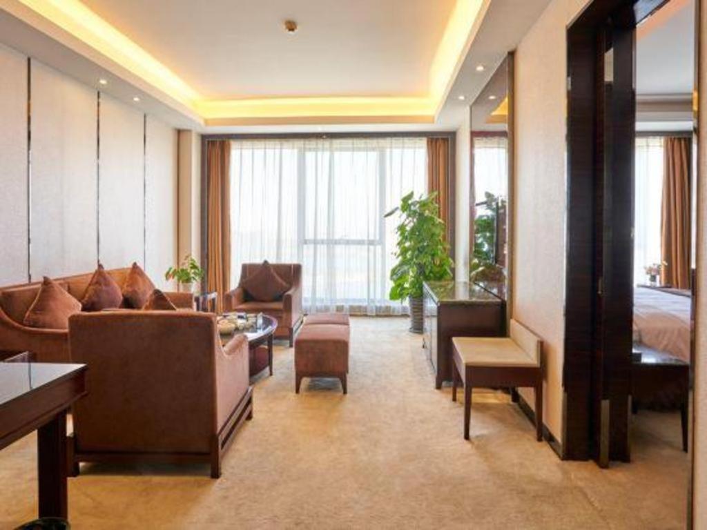 ווהאן Eurasia Convention International Hotel מראה חיצוני תמונה