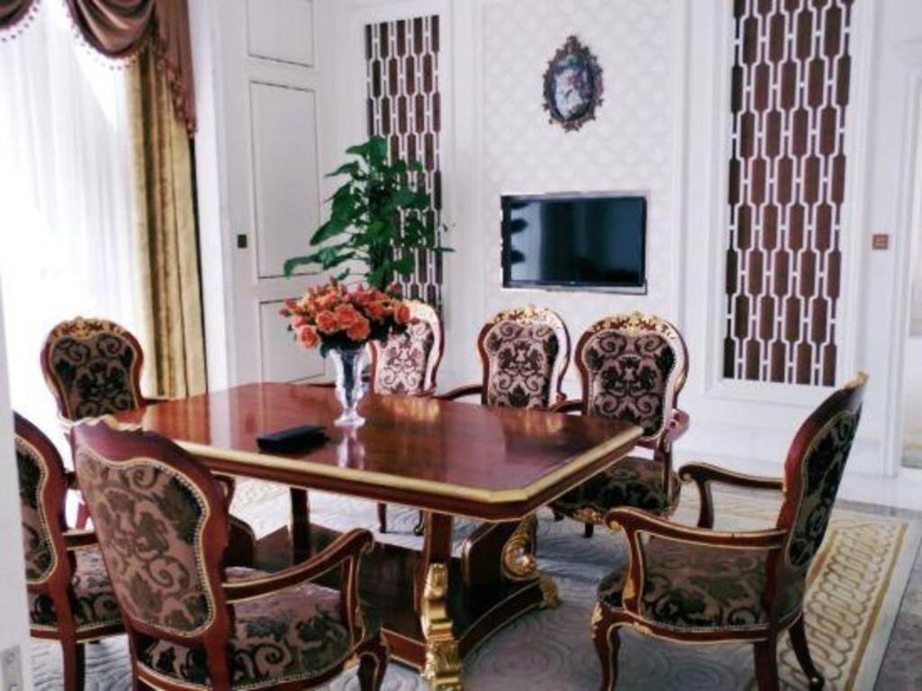 ווהאן Eurasia Convention International Hotel מראה חיצוני תמונה