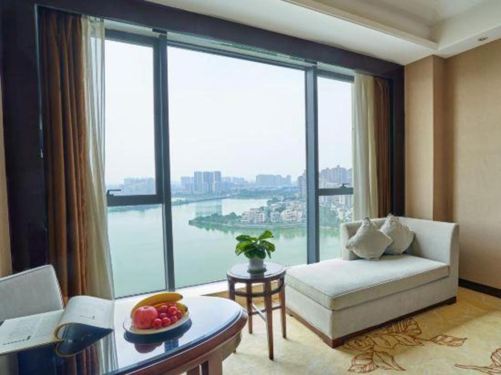 ווהאן Eurasia Convention International Hotel מראה חיצוני תמונה
