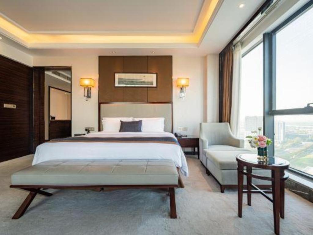 ווהאן Eurasia Convention International Hotel מראה חיצוני תמונה