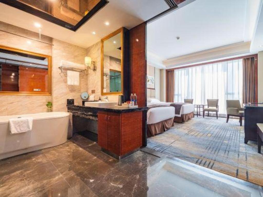 ווהאן Eurasia Convention International Hotel מראה חיצוני תמונה