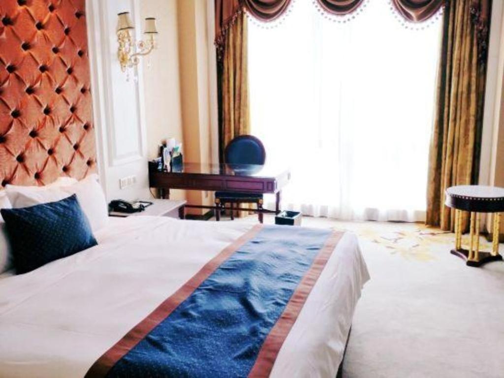 ווהאן Eurasia Convention International Hotel מראה חיצוני תמונה