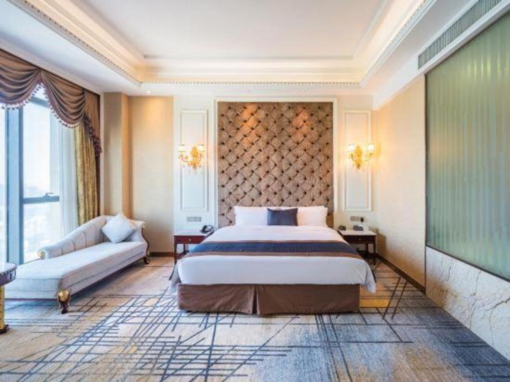 ווהאן Eurasia Convention International Hotel מראה חיצוני תמונה