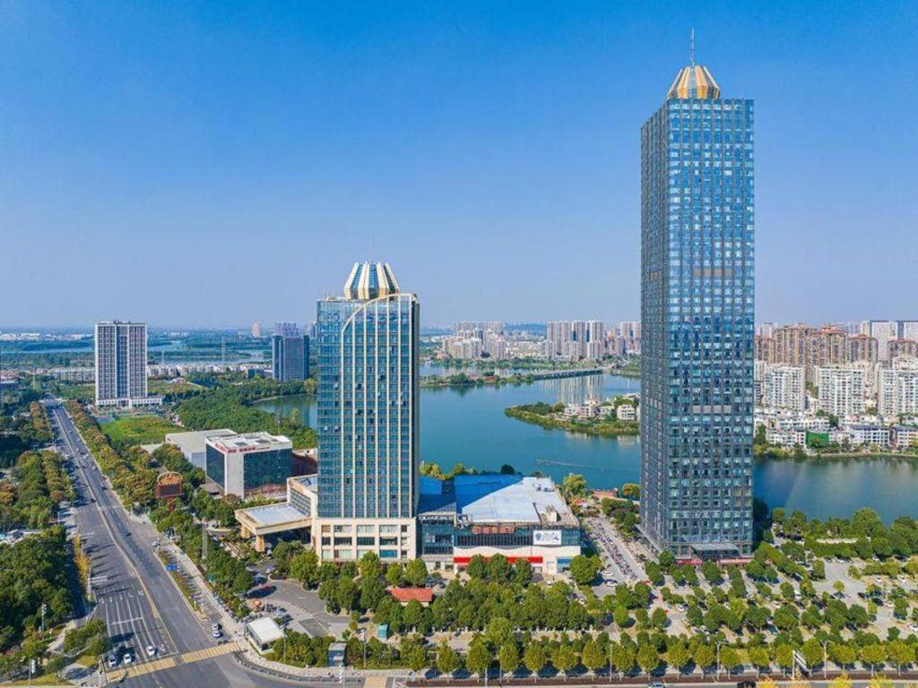 ווהאן Eurasia Convention International Hotel מראה חיצוני תמונה