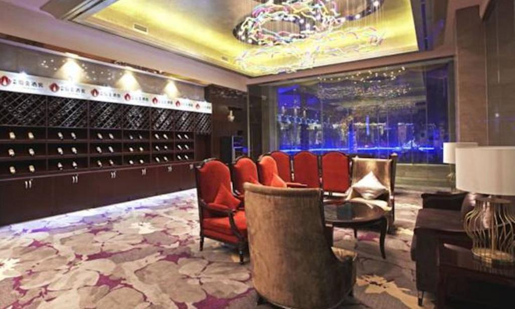 ווהאן Eurasia Convention International Hotel מראה חיצוני תמונה